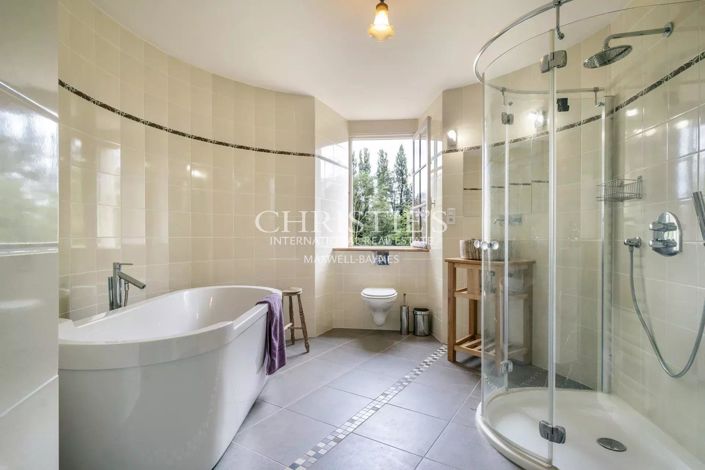 Image No.24-7 Bed House for sale