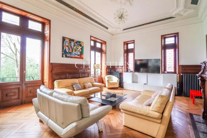 Image No.11-9 Bed House for sale