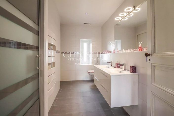 Image No.21-9 Bed House for sale