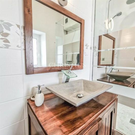 Image No.22-9 Bed House for sale