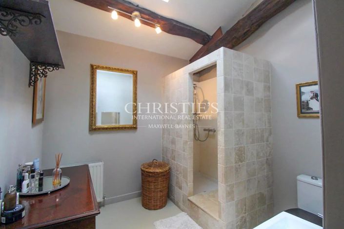 Image No.19-5 Bed House for sale