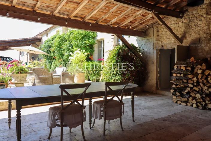 Image No.8-5 Bed House for sale