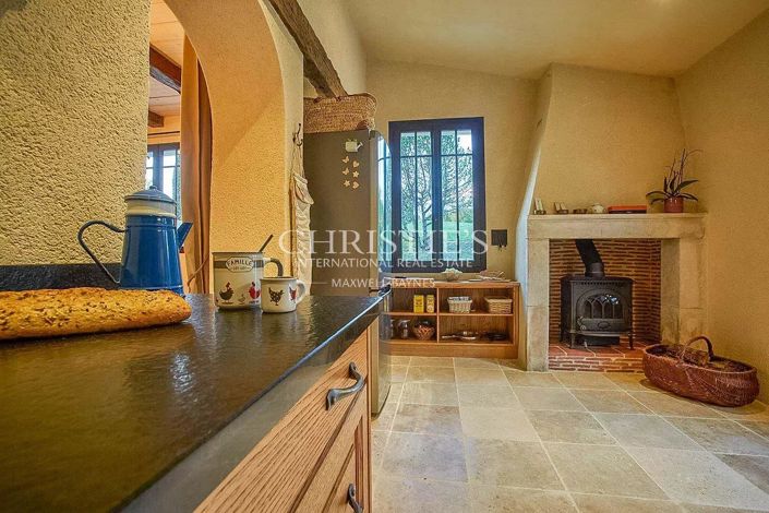 Image No.10-5 Bed House for sale