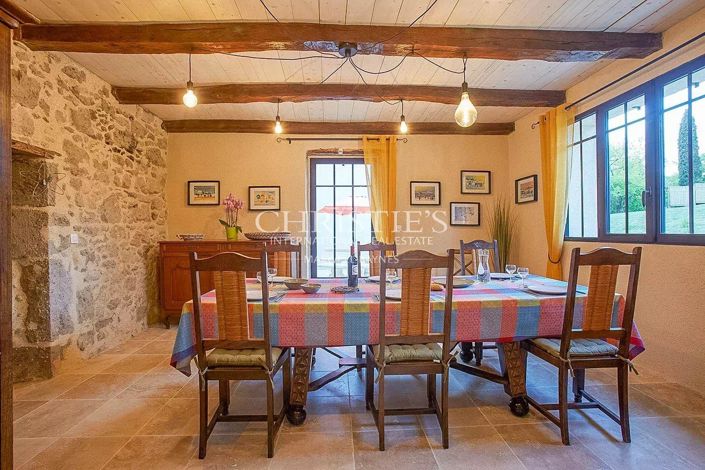 Image No.8-5 Bed House for sale