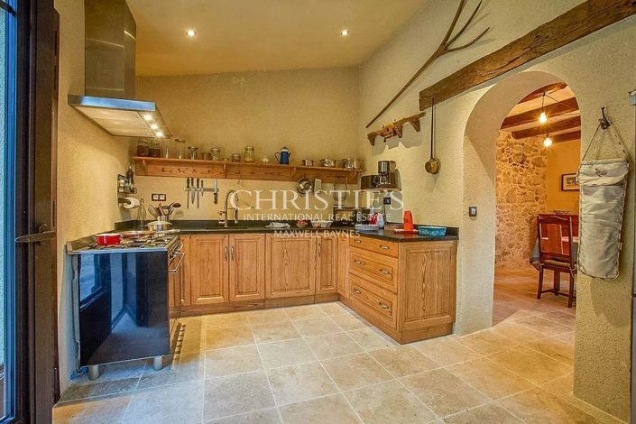 Image No.9-5 Bed House for sale