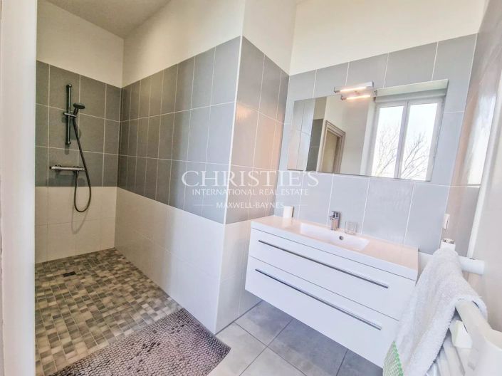 Image No.18-7 Bed House for sale