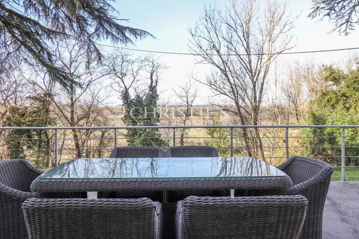 Image No.24-7 Bed House for sale