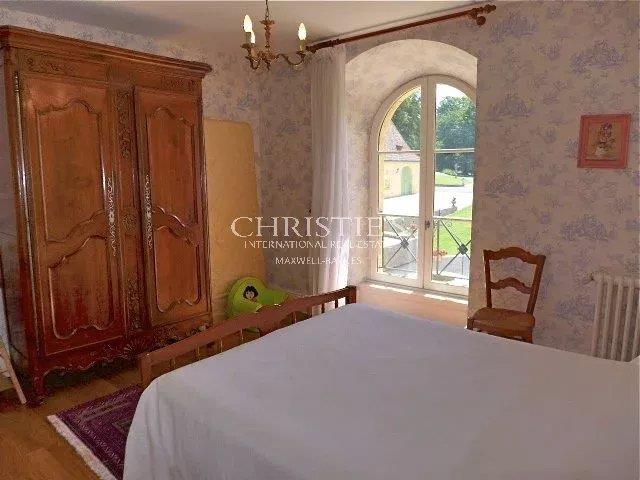 Image No.19-6 Bed House for sale