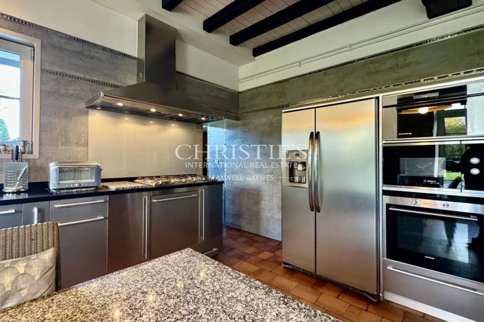 Image No.16-5 Bed House for sale