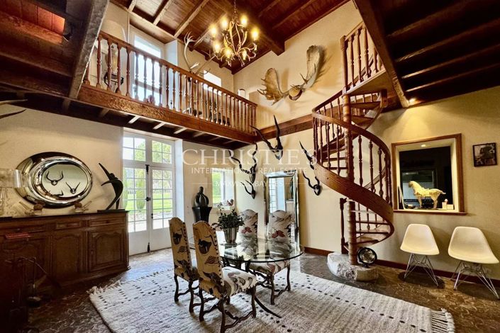 Image No.8-5 Bed House for sale