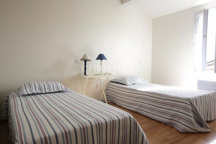 Image No.6-4 Bed House for sale