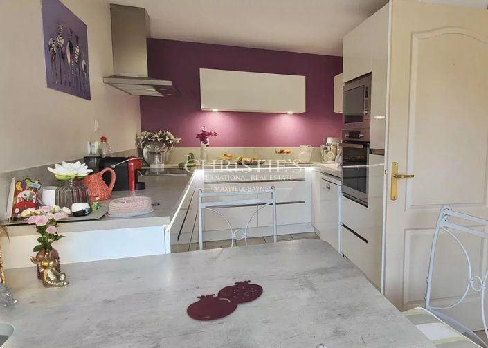 Image No.7-3 Bed House for sale