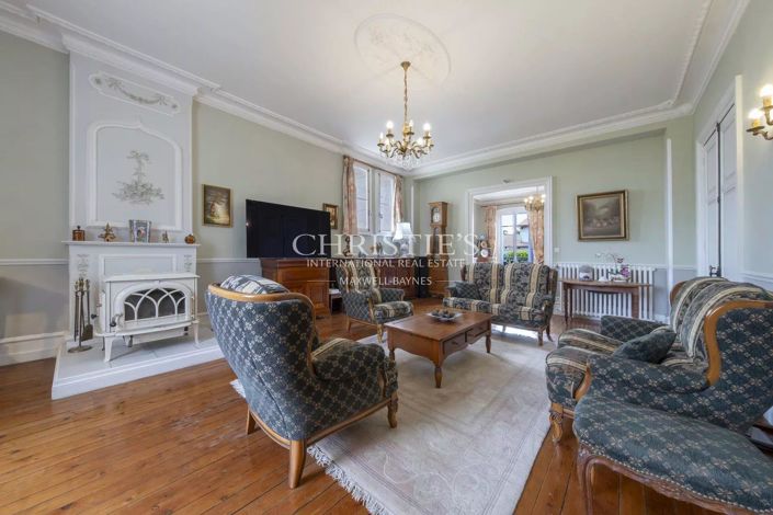 Image No.1-6 Bed House for sale