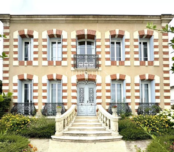 Image No.5-6 Bed House for sale