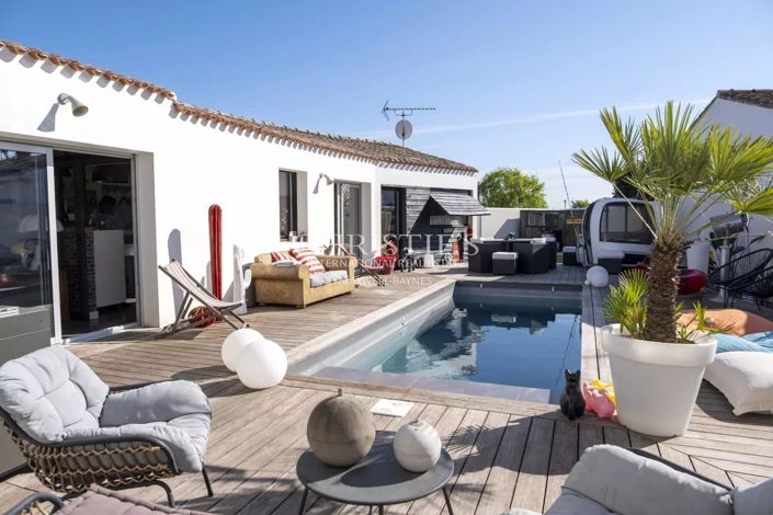 Image No.1-5 Bed House for sale