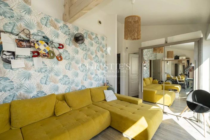 Image No.10-5 Bed House for sale