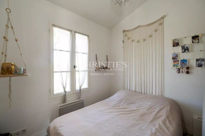 Image No.12-5 Bed House for sale