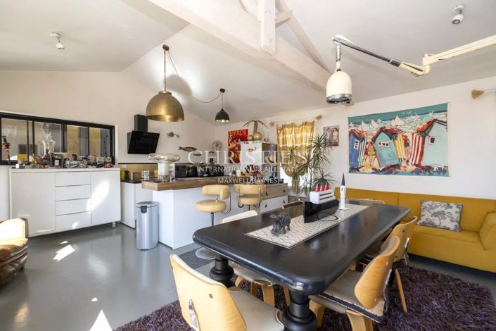 Image No.6-5 Bed House for sale