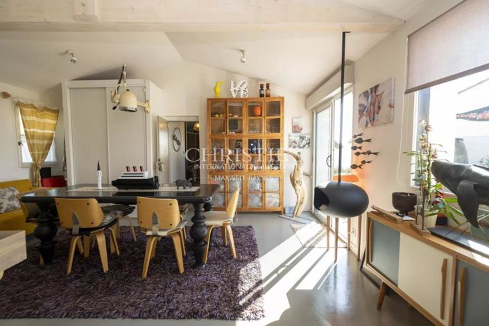 Image No.8-5 Bed House for sale