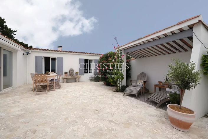 Image No.1-5 Bed House for sale