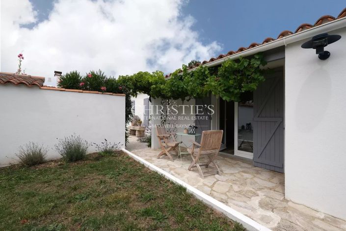 Image No.10-5 Bed House for sale