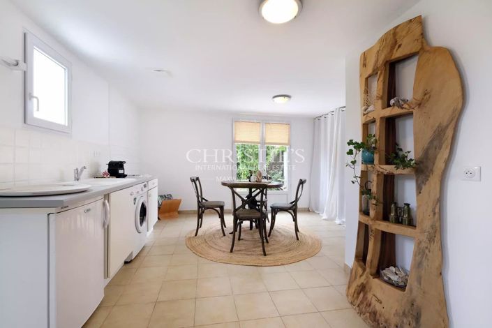 Image No.18-5 Bed House for sale