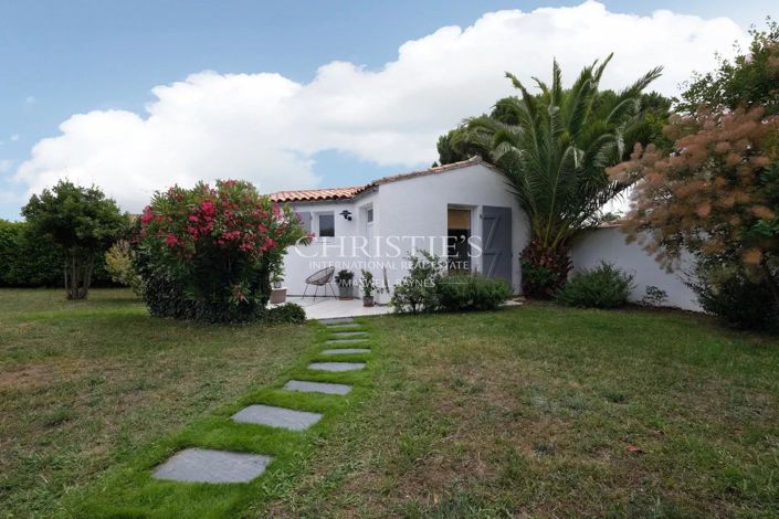 Image No.8-5 Bed House for sale