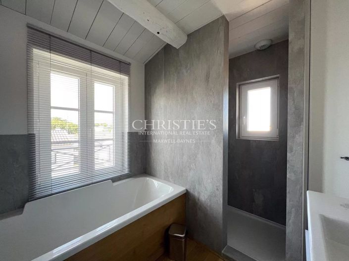 Image No.24-4 Bed House for sale