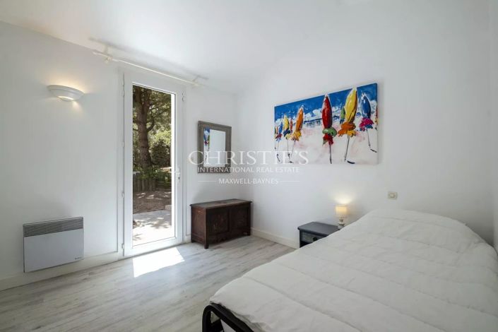 Image No.15-4 Bed House for sale