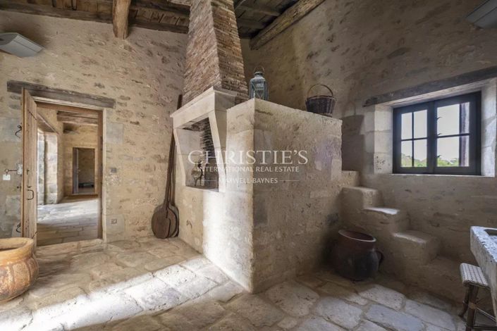 Image No.23-8 Bed House for sale