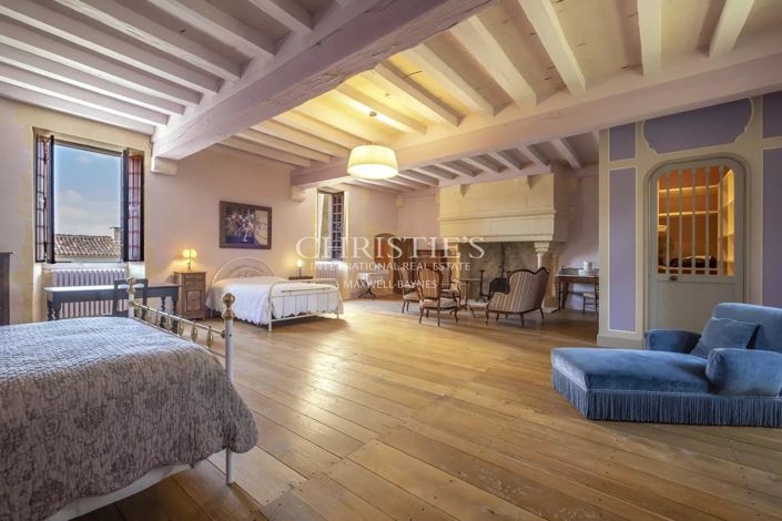 Image No.8-8 Bed House for sale