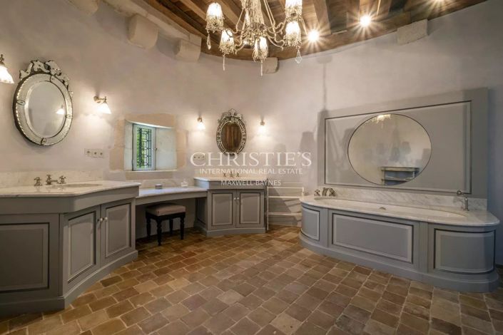 Image No.9-8 Bed House for sale