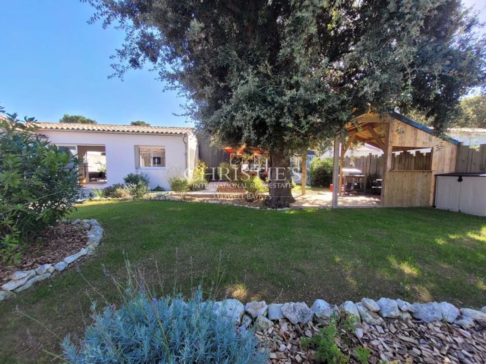 Image No.1-4 Bed House for sale