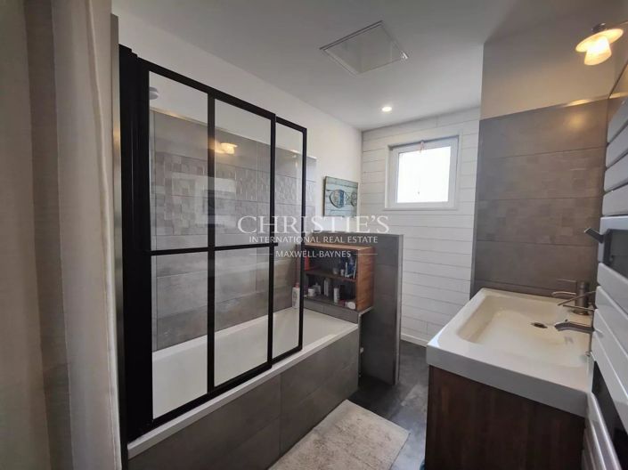 Image No.14-4 Bed House for sale