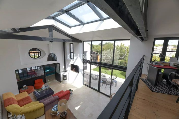 Image No.1-5 Bed House for sale