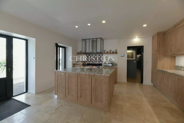 Image No.10-5 Bed House for sale