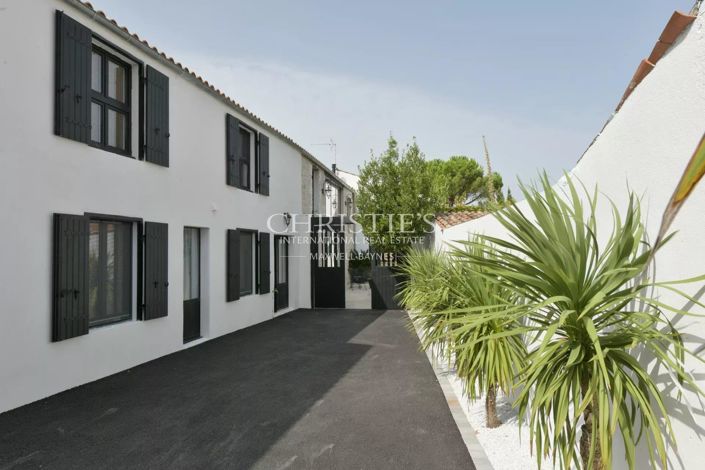 Image No.24-5 Bed House for sale