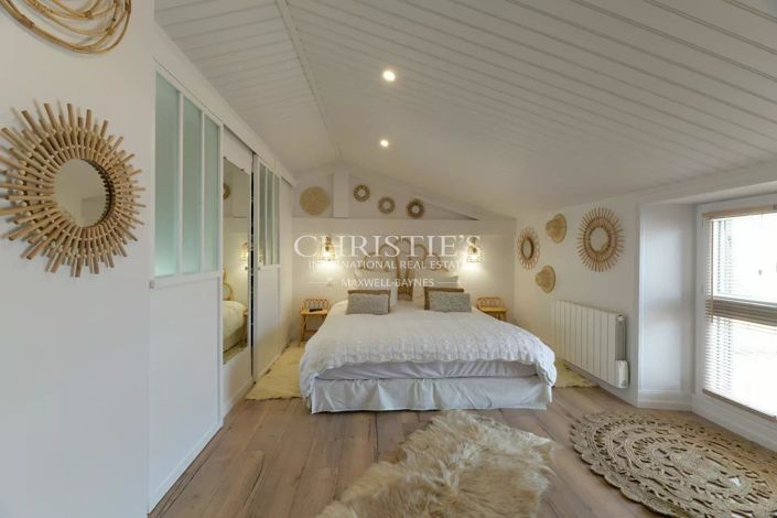 Image No.6-5 Bed House for sale