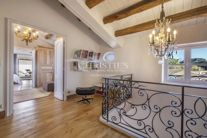 Image No.24-8 Bed House for sale