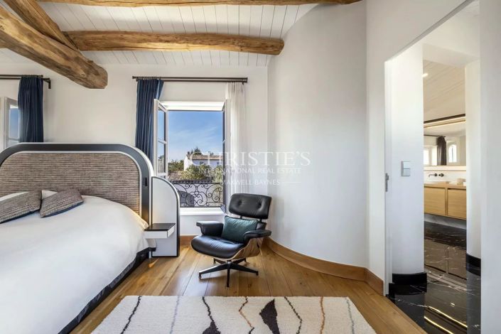 Image No.29-8 Bed House for sale