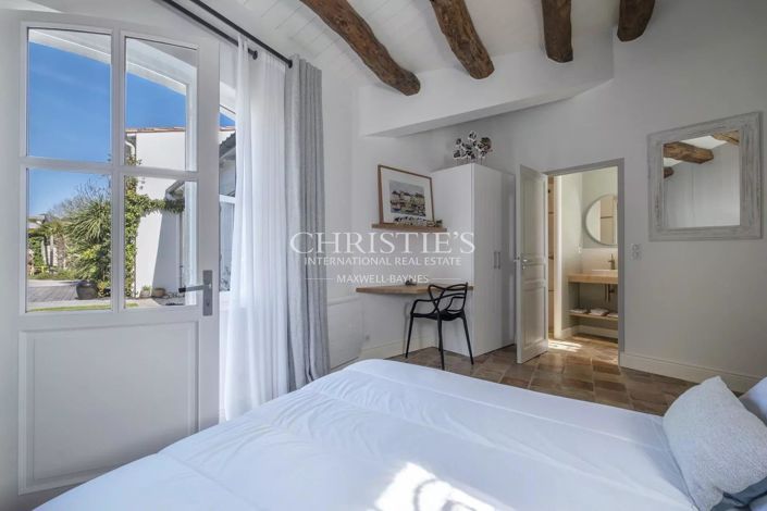 Image No.31-8 Bed House for sale