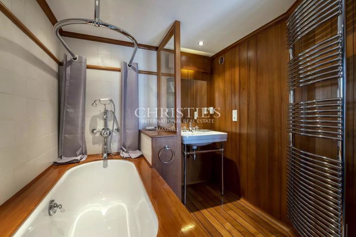 Image No.35-8 Bed House for sale