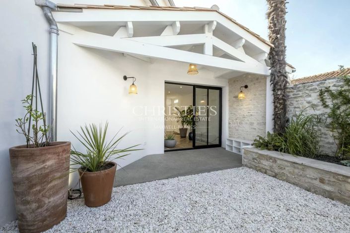 Image No.40-8 Bed House for sale