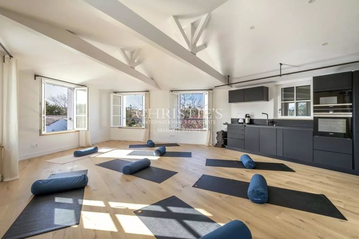 Image No.42-8 Bed House for sale