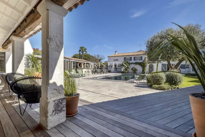 Image No.8-8 Bed House for sale