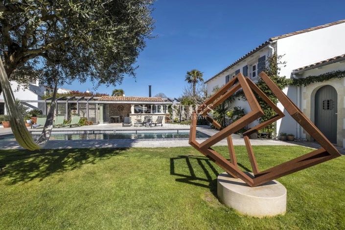 Image No.9-8 Bed House for sale