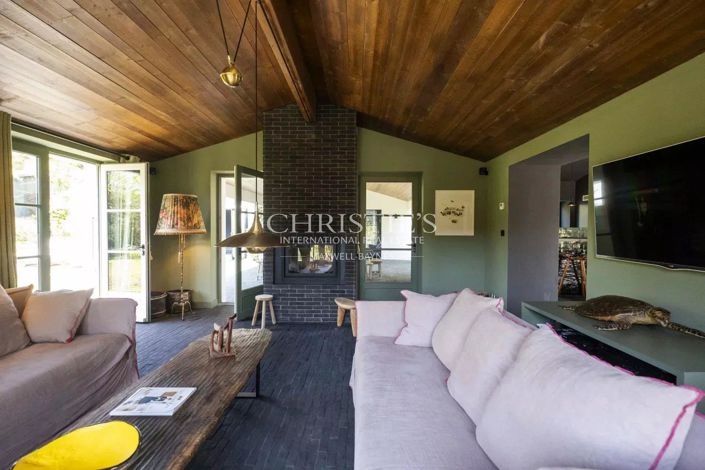 Image No.10-6 Bed House for sale