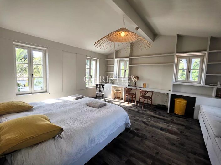 Image No.21-6 Bed House for sale