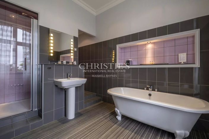 Image No.18-11 Bed House for sale