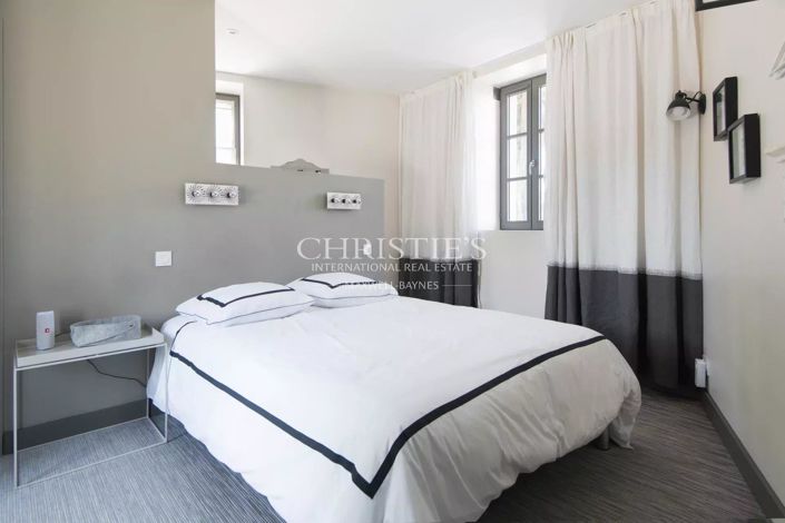 Image No.20-6 Bed House for sale